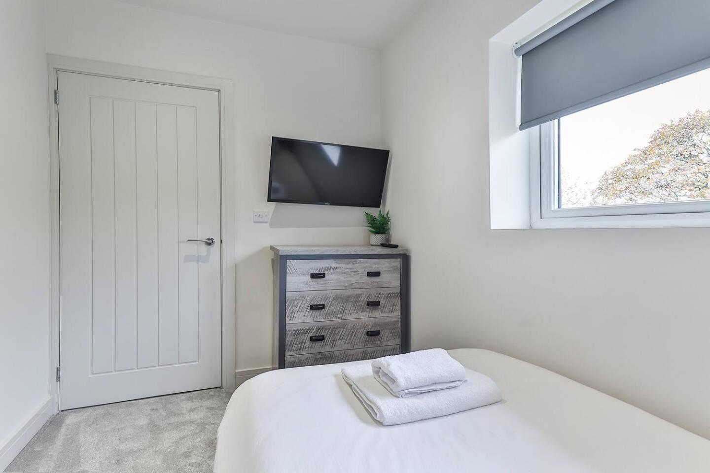 3 Bed Refurbished, Modern House, Wifi, Patio Area Villa Sheffield Kültér fotó